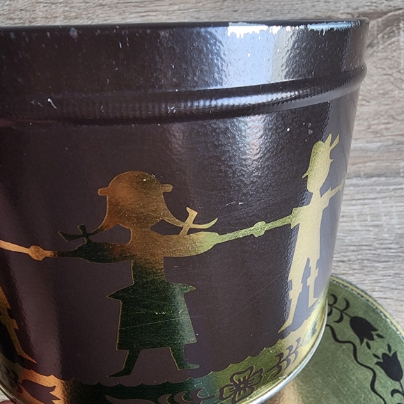 VINTAGE 70s SWISS MISS Brown Gold Girl Boy Floral Flower Circle Tin and Lid - Picture 9 of 10